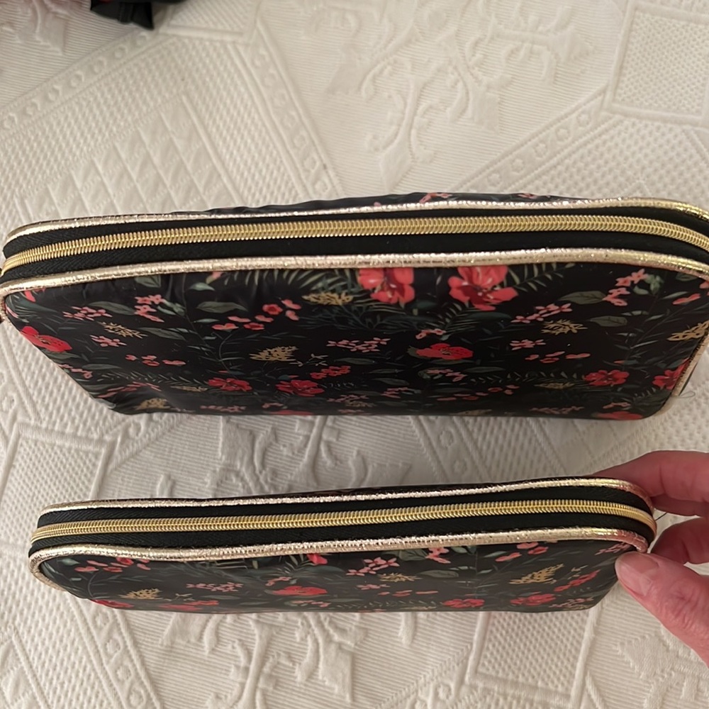 BRAND NEW SET OF 2 MATCHING PRETTY FLORAL MAKE-UP/COSMETIC BAGS - Picture 5 of 8